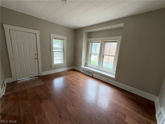 3901 Woburn Avenue, Cleveland, OH 44109