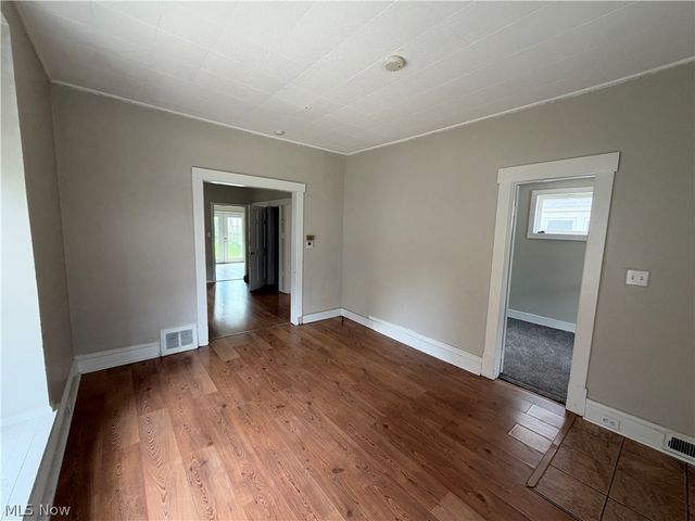 3901 Woburn Avenue, Cleveland, OH 44109