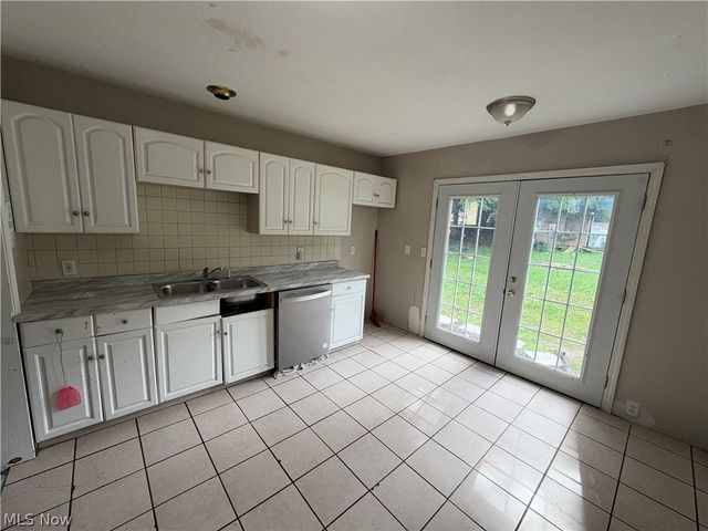 3901 Woburn Avenue, Cleveland, OH 44109