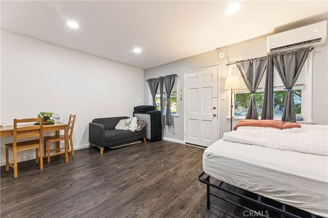 1717 E Chevy Chase, Glendale, CA 91206