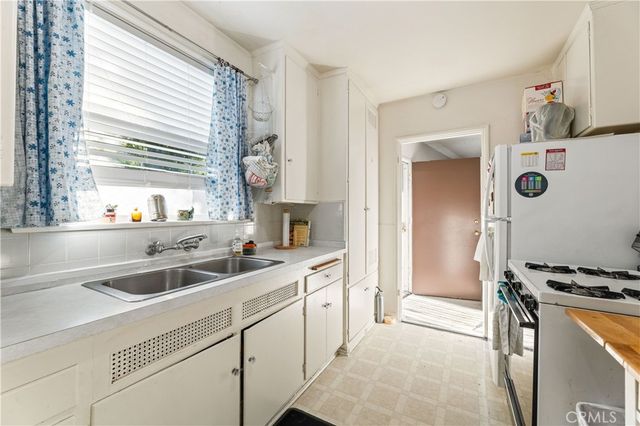 1717 E Chevy Chase, Glendale, CA 91206