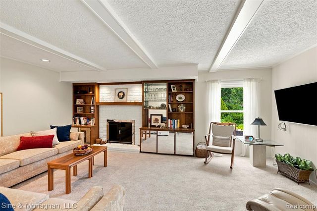 5505 Old Carriage Lane, West Bloomfield, MI 48322