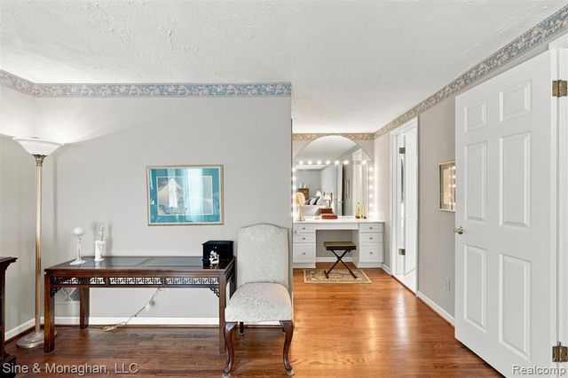 5505 Old Carriage Lane, West Bloomfield, MI 48322