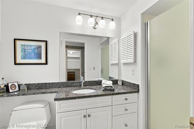 5505 Old Carriage Lane, West Bloomfield, MI 48322