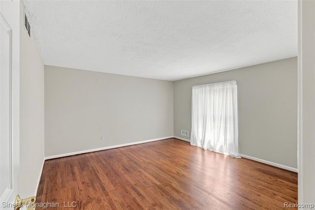 5505 Old Carriage Lane, West Bloomfield, MI 48322