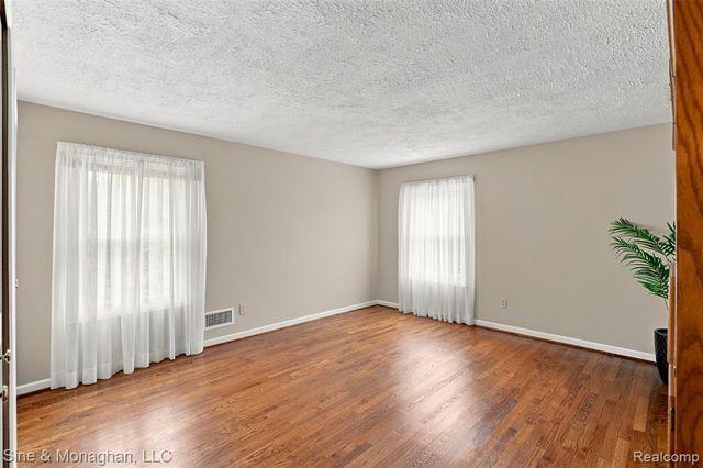 5505 Old Carriage Lane, West Bloomfield, MI 48322