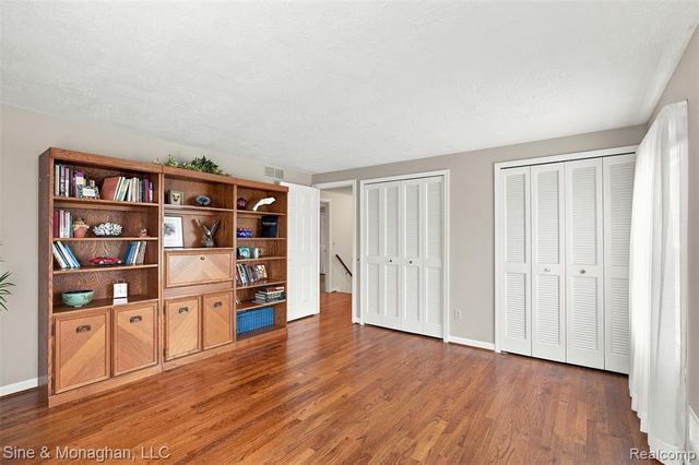 5505 Old Carriage Lane, West Bloomfield, MI 48322