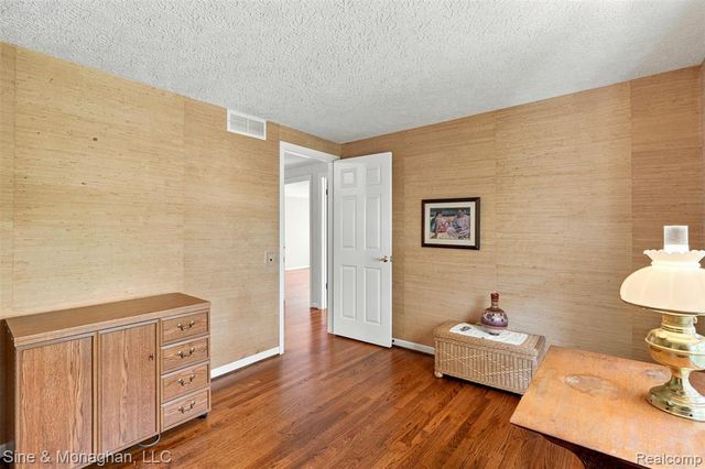 5505 Old Carriage Lane, West Bloomfield, MI 48322