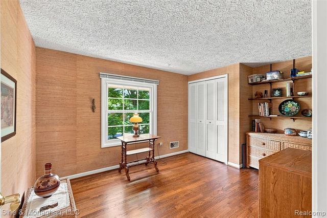 5505 Old Carriage Lane, West Bloomfield, MI 48322