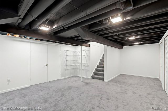 5505 Old Carriage Lane, West Bloomfield, MI 48322