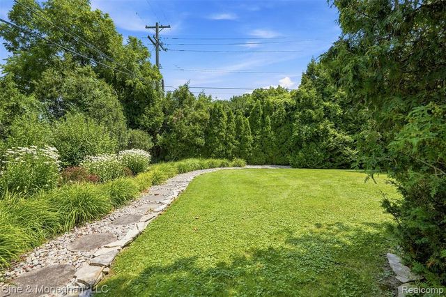 5505 Old Carriage Lane, West Bloomfield, MI 48322