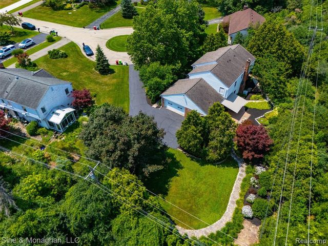 5505 Old Carriage Lane, West Bloomfield, MI 48322