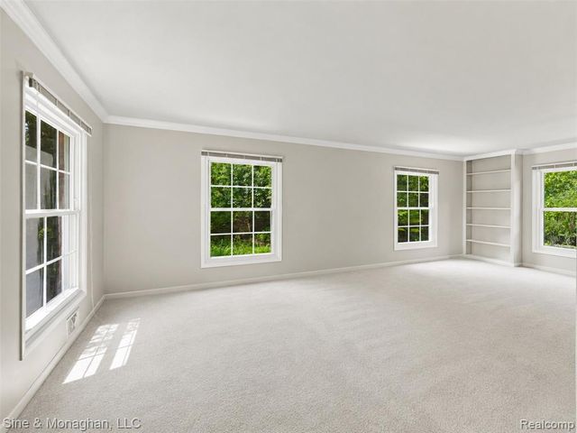 5505 Old Carriage Lane, West Bloomfield, MI 48322