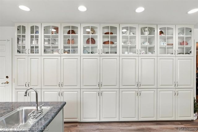 5505 Old Carriage Lane, West Bloomfield, MI 48322