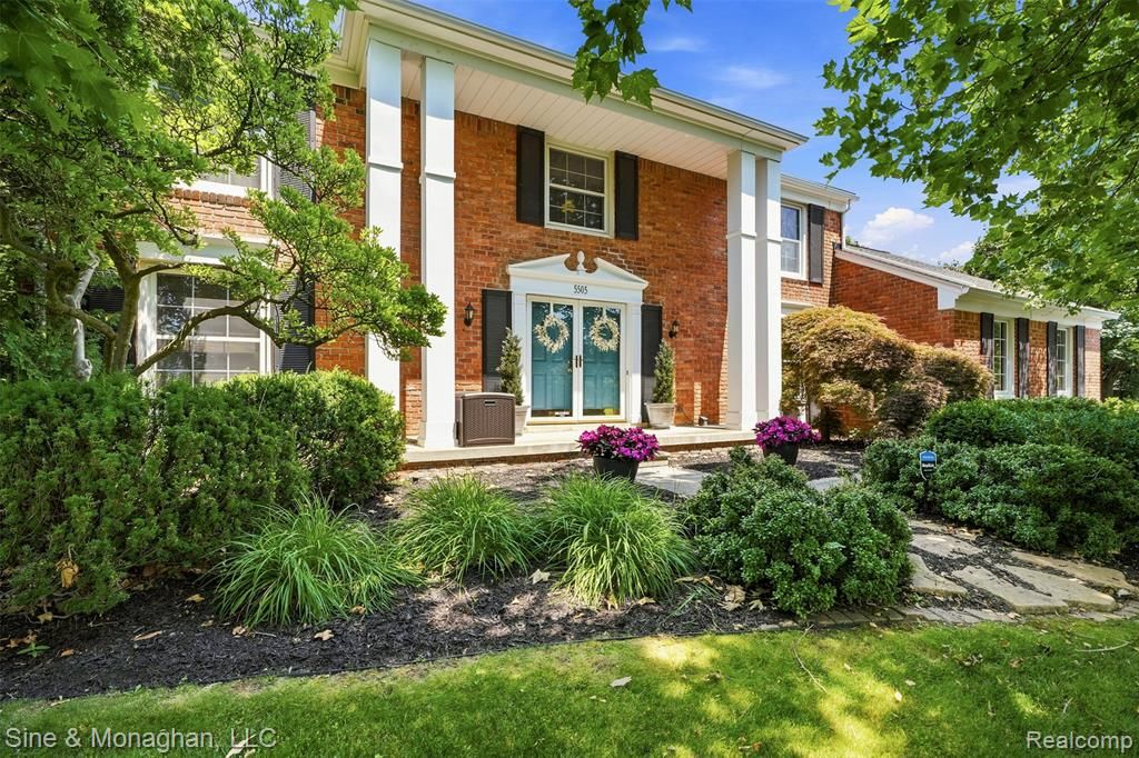 5505 Old Carriage Lane, West Bloomfield, MI 48322