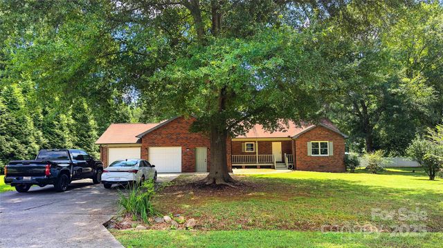 4885 Maggie Drive, Hickory, NC 28602