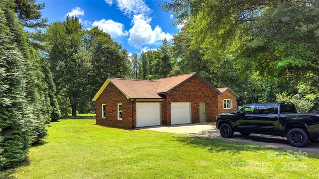 4885 Maggie Drive, Hickory, NC 28602
