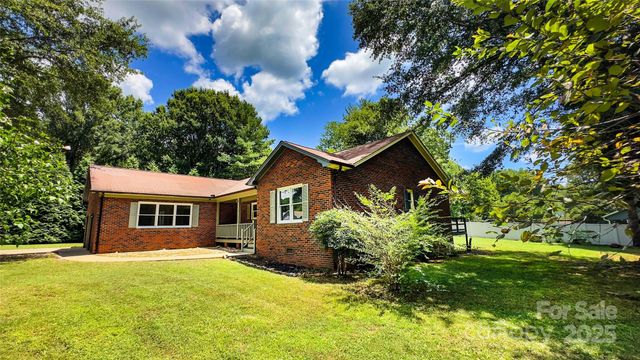 4885 Maggie Drive, Hickory, NC 28602
