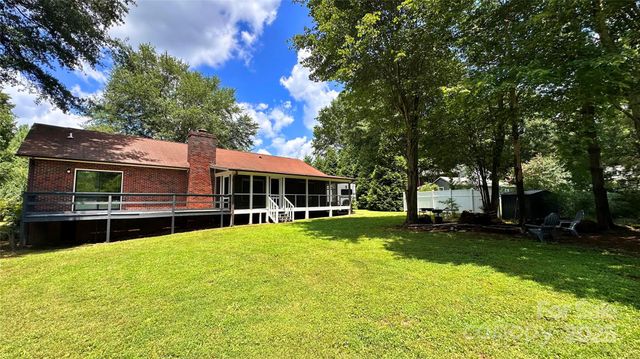 4885 Maggie Drive, Hickory, NC 28602