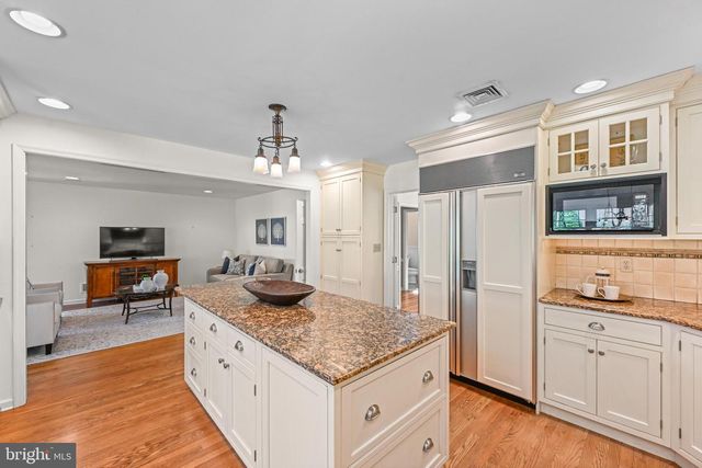 977 IVYCROFT RD, Wayne, PA 19087