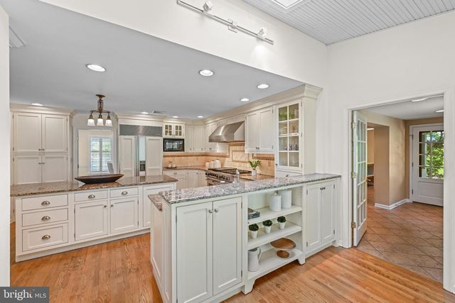 977 IVYCROFT RD, Wayne, PA 19087