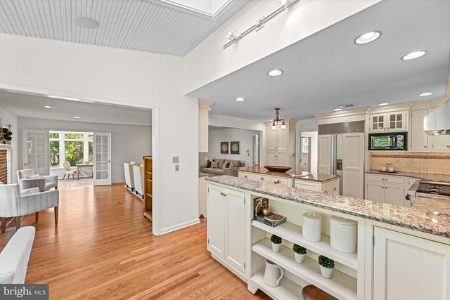 977 IVYCROFT RD, Wayne, PA 19087