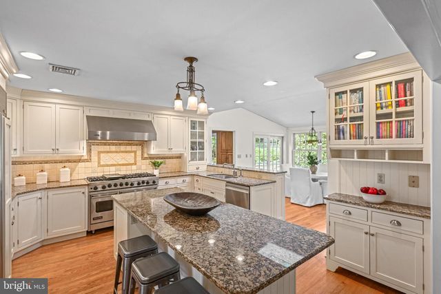 977 IVYCROFT RD, Wayne, PA 19087
