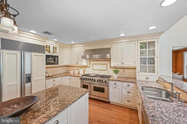 977 IVYCROFT RD, Wayne, PA 19087