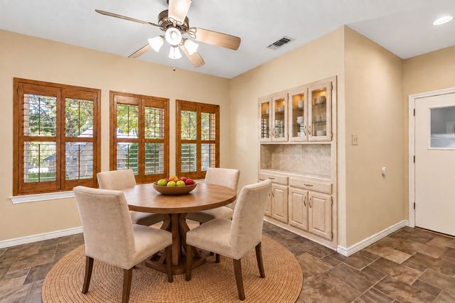 6512 Shorewood Drive, Arlington, TX 76016