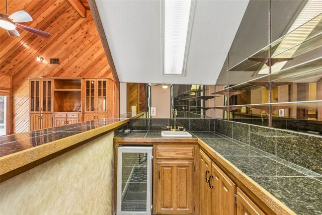 6512 Shorewood Drive, Arlington, TX 76016