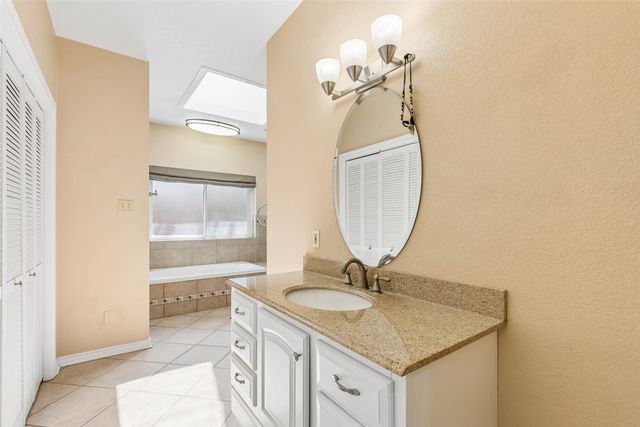 6512 Shorewood Drive, Arlington, TX 76016