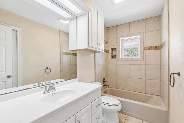 6512 Shorewood Drive, Arlington, TX 76016