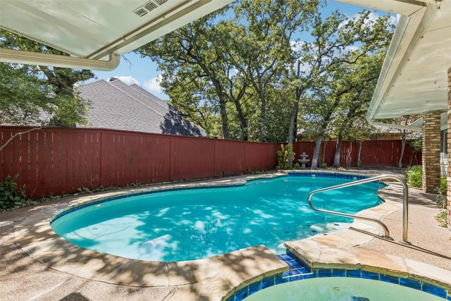 6512 Shorewood Drive, Arlington, TX 76016