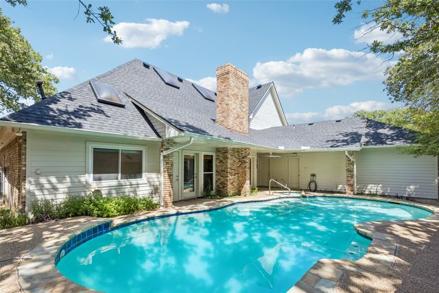 6512 Shorewood Drive, Arlington, TX 76016
