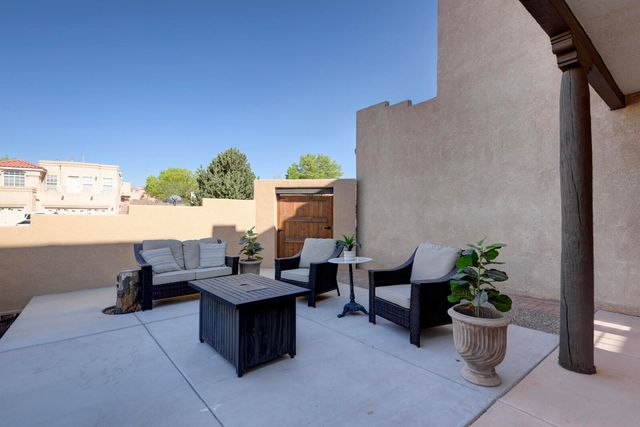 8402 Rancho Ventoso Court NW, Albuquerque, NM 87120