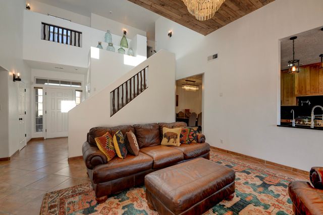 8402 Rancho Ventoso Court NW, Albuquerque, NM 87120