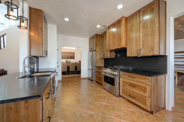 8402 Rancho Ventoso Court NW, Albuquerque, NM 87120