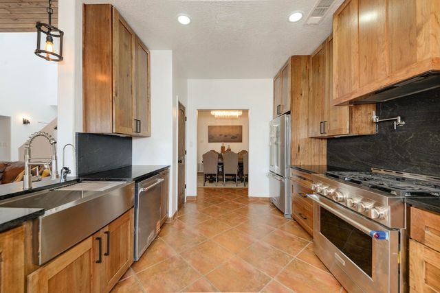 8402 Rancho Ventoso Court NW, Albuquerque, NM 87120