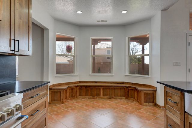 8402 Rancho Ventoso Court NW, Albuquerque, NM 87120