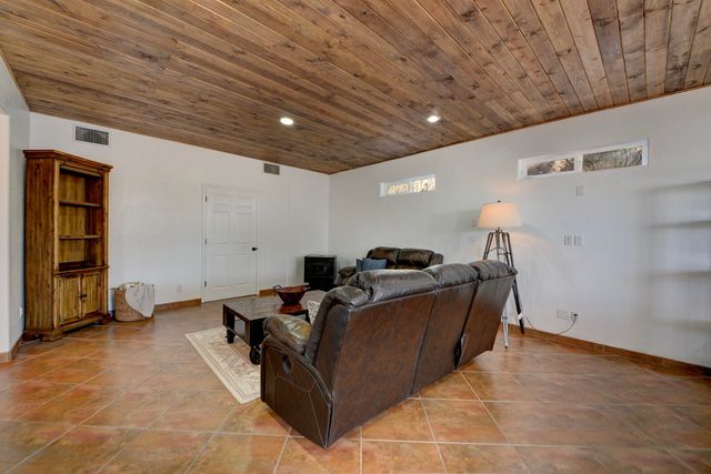 8402 Rancho Ventoso Court NW, Albuquerque, NM 87120