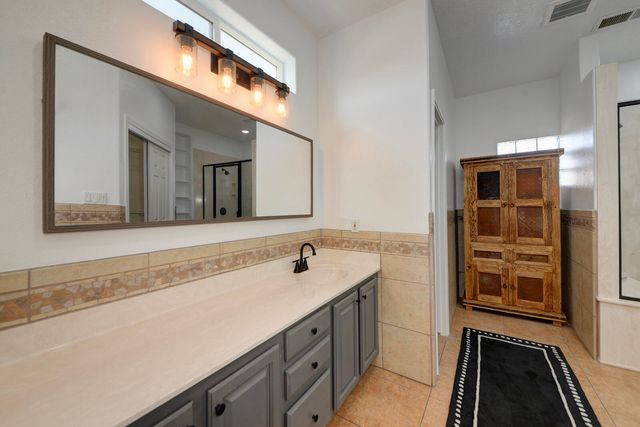 8402 Rancho Ventoso Court NW, Albuquerque, NM 87120