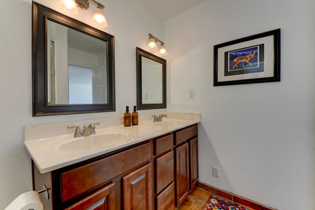 8402 Rancho Ventoso Court NW, Albuquerque, NM 87120