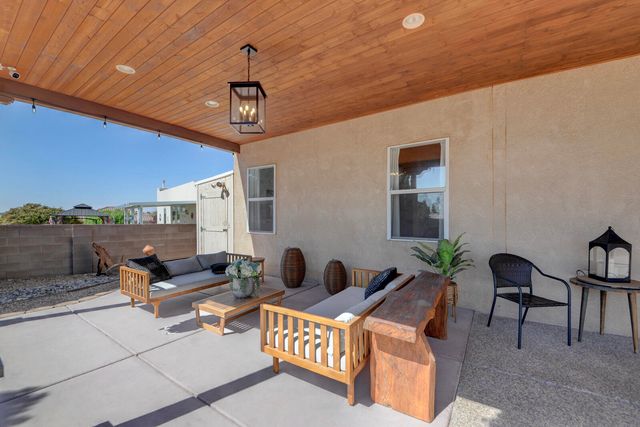 8402 Rancho Ventoso Court NW, Albuquerque, NM 87120