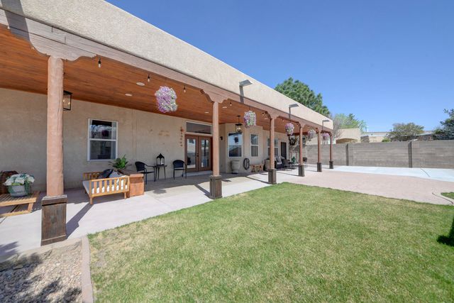 8402 Rancho Ventoso Court NW, Albuquerque, NM 87120