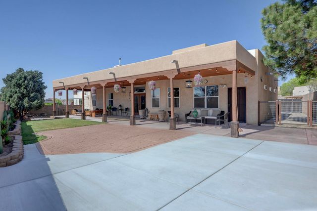 8402 Rancho Ventoso Court NW, Albuquerque, NM 87120
