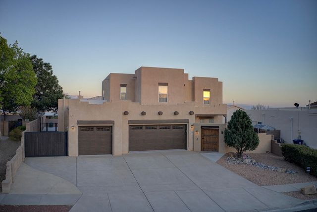 8402 Rancho Ventoso Court NW, Albuquerque, NM 87120