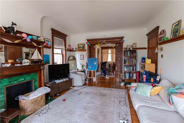 425 S Aiken Ave, Friendship Park, PA 15232