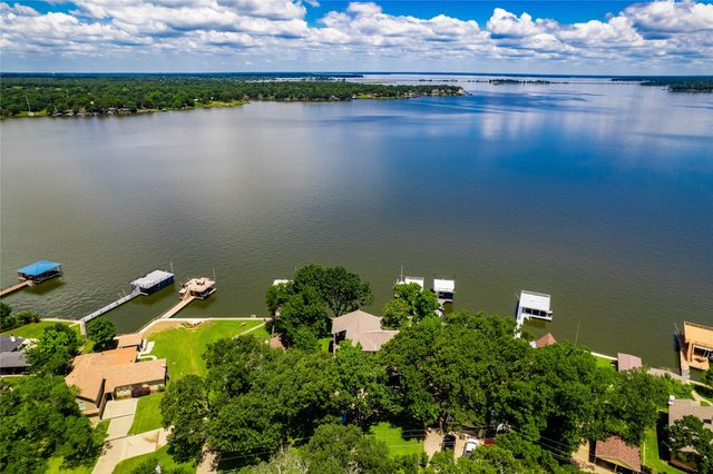 1232 Whispering Springs Drive, Tool, TX 75143