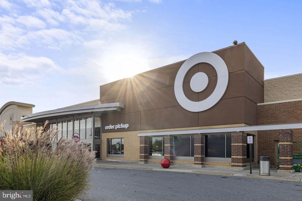 Image 10 of property listing at 7209 DONNELL PL #AA-7, District Heights, MD 20747