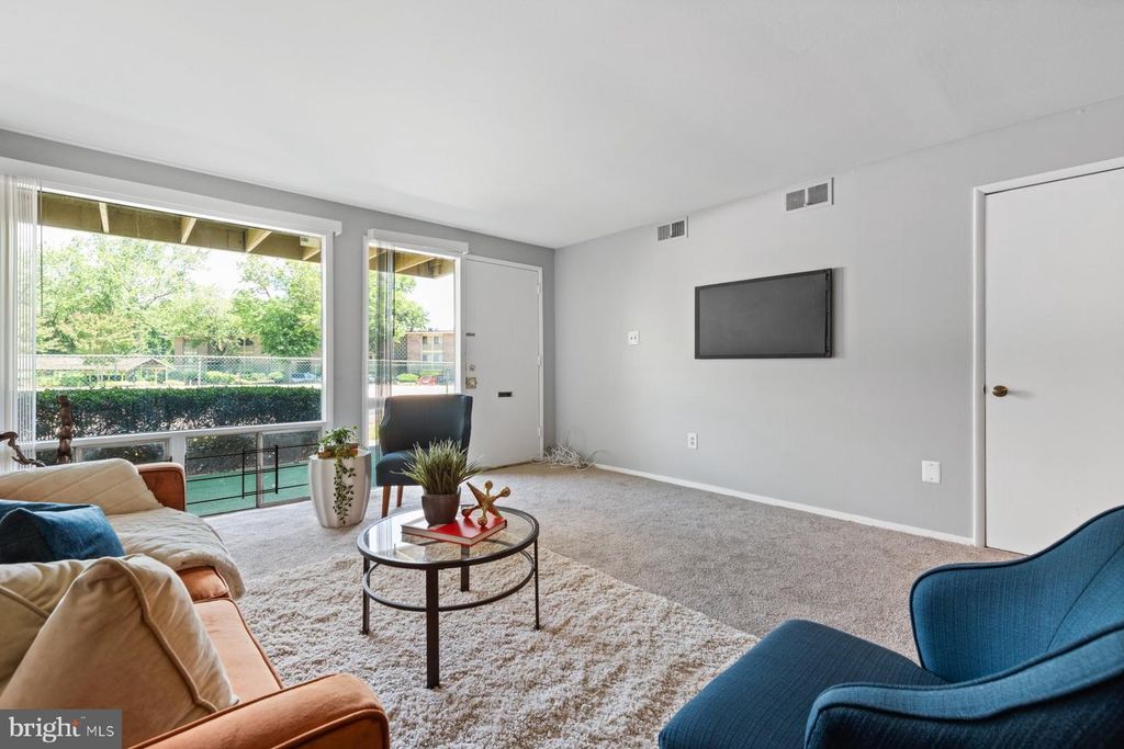 Image 15 of property listing at 7209 DONNELL PL #AA-7, District Heights, MD 20747